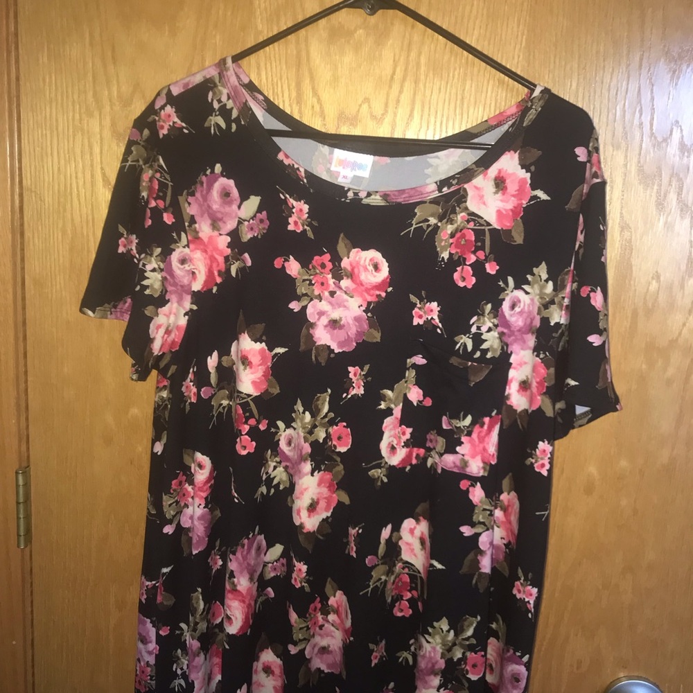 LuLaRoe Carly black with roses XL